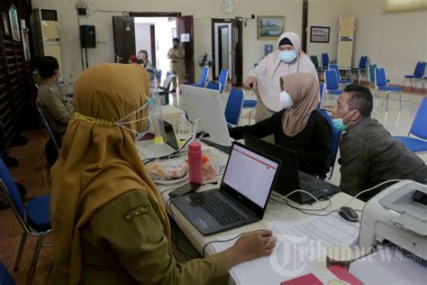 Pelayanan Hari Pertama Ppdb Untuk Sma Dan Smk Di Jawa Tengah Foto