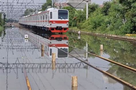 Pasang Surut Operasional Krl Di Priok Tantangan Dan Solusi Molecular