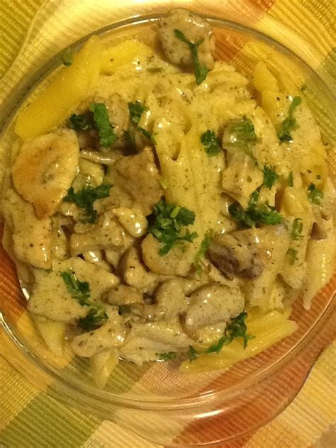 Chicken Pasta in White Sauce | Foodaholic