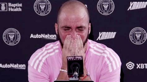 Gonzalo Higuain In Lacrime Annuncia Il Ritiro Oggi Sono Qui Per