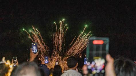 Tradisyunal Na New Years Countdown Sa Boracay Sinaksihan Ng Nasa 21 K