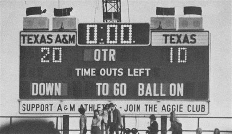 Final Scoreboard shot from the 1975 match-up won by Texas A & M Aggies ...