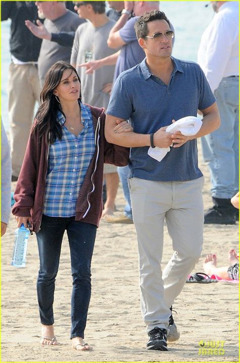 Courteney Cox Cougar Town Set With Josh Hopkins Photo 2771580 Busy Philipps Courteney