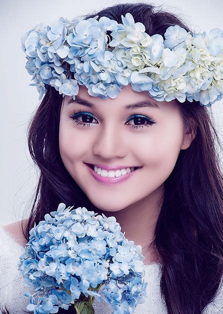 Xuất hiện hot girl xinh đẹp giống HH Diễm Hương