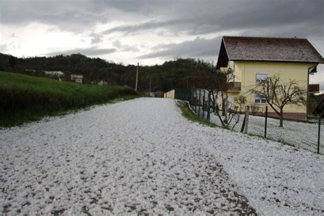 JAKO NEVRIJEME U NAŠOJ ZEMLJI Padao grad veličine oraha u Tesliću