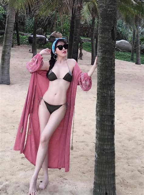 Quế Vân khoe thân hình nóng bỏng với bikini nhỏ xíu