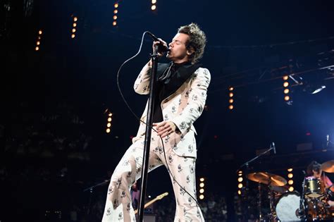 Bell Bottoms and a Secret Message: Harry Styles Went Big for Night 1 at Madison Square Garden ...