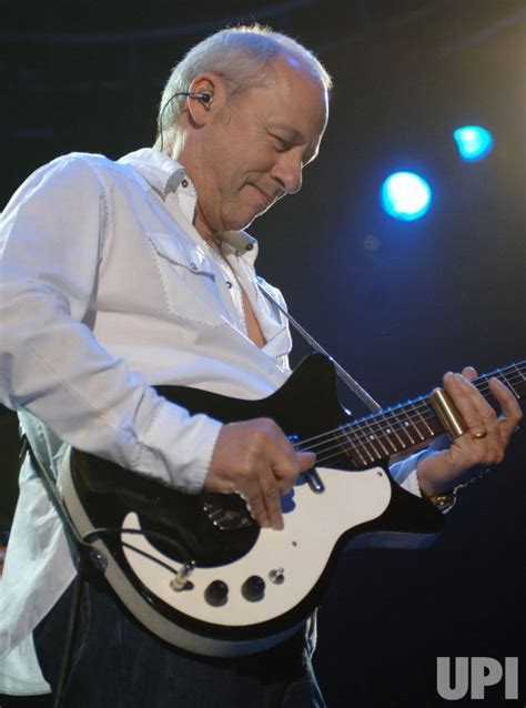 Photo Mark Knopfler Performs In London Lon20060608105