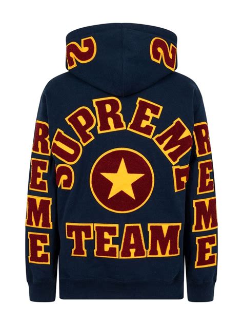 のアプリで Supreme Supreme Team Chenille Hooded Sweatshirt の通販 By サンs