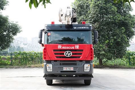 32m SAIC IVECO Foam Tower Aerial Fire Truck With 6000L Water Foam