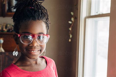 Cute Black Girl Wearing Glasses By Gabriel Black Girl With Glasses Hd Wallpaper Pxfuel