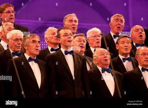 Male voice choir hi-res stock photography and images - Alamy