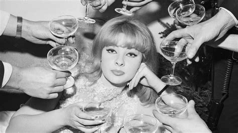 Qual Il Bicchiere Giusto Per Lo Champagne Coppa O Fl Te Vogue Italia