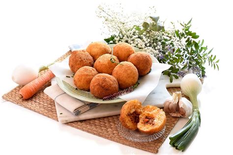 Croquetas De Arroz Rellenas De Carne Y Queso Arancini Velocidad Cuchara