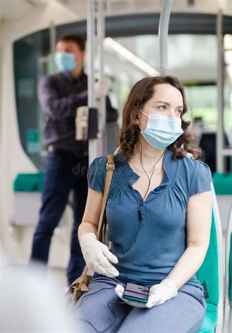 Paseo En Autobús Durante La Pandemia De Virus Foto de archivo Imagen