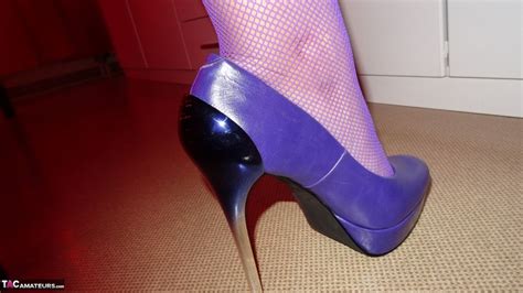 Sexy Nan Abby Roberts Sheds Satin Lingerie And Stiletto Heels To Gets Naked Coedcherry