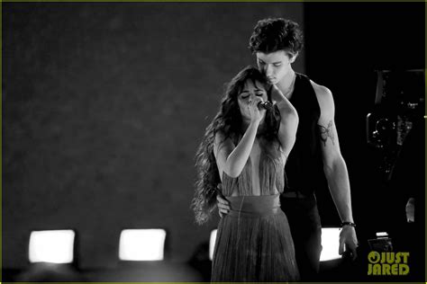 Watch Shawn Mendes Camila Cabello Perform Senorita Live At Amas