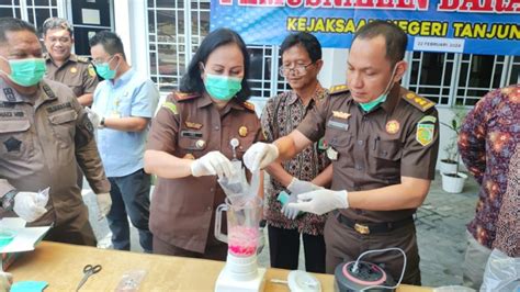 Kejari Tanjungpinang Musnahkan Gram Sabu Dan Butir Pil