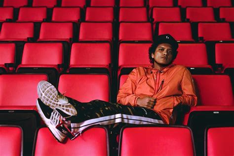 Bruno Mars Age Height Net Worth Girlfriend Bio Facts Wiki