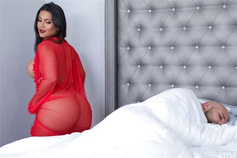 Feliz Navidad Con Nuestra MILF Latina Rose Monroe Milfty Rose Monroe Porn Pic