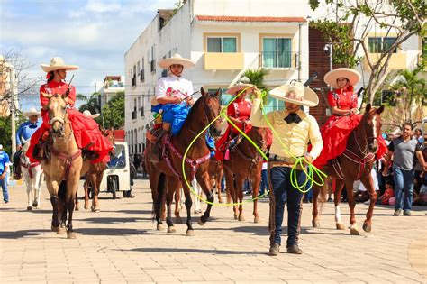 As Fue El Vistoso Desfile Por El Cxiii Aniversario De La Revoluci N