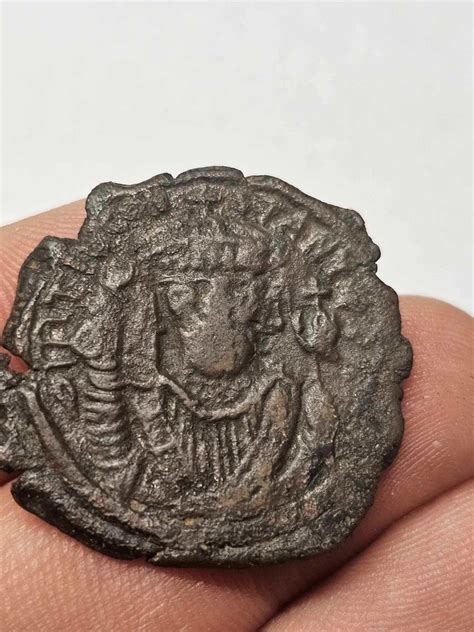 Byzantine Empire Tiberius Ii Constantine Ad Follis