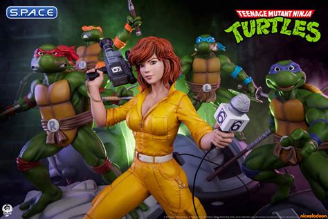 April Oneil Statue Teenage Mutant Ninja Turtles