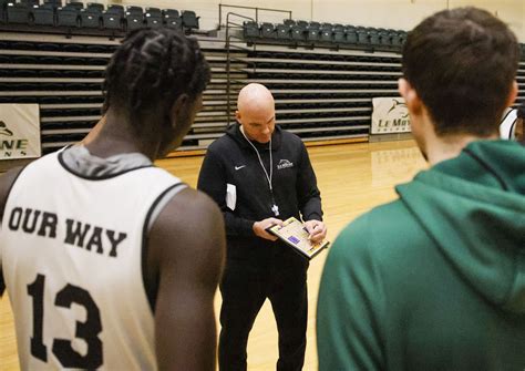 How To Watch Le Moyne Basketball Di Debut Vs Georgetown Season Opener