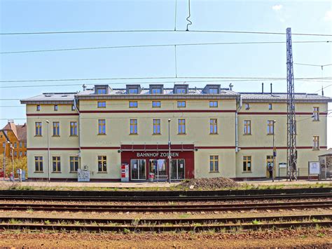 Bahnhof Zossen Mit Bahnsteig Gesehen Vom Bahnsteig Aus Am April