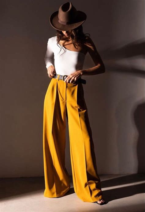 Желтые брюки | Outfits, Fashion, Casual outfits
