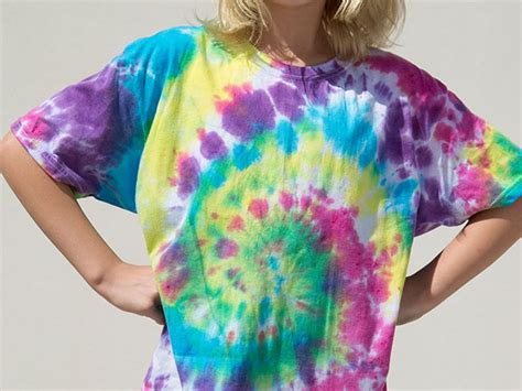 How To Tie Dye A Shirt In 4 Easy Steps