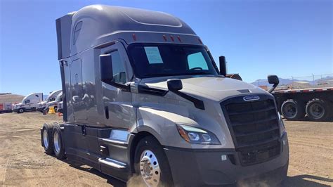 Freightliner Cascadia Sleeper Semi Truck Raised Roof