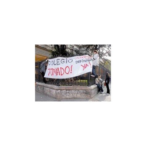 Alumnos Toman El Colegio Por Peligro De Derrumbe