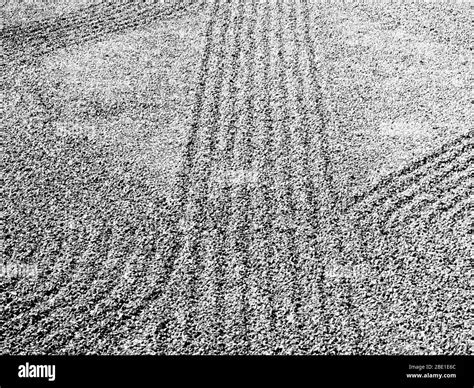 Sand pattern in Japanese sand and rock garden Stock Photo - Alamy