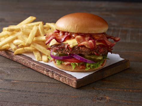 Applebee’s introduces a new bacon-centric burger | Nation's Restaurant News