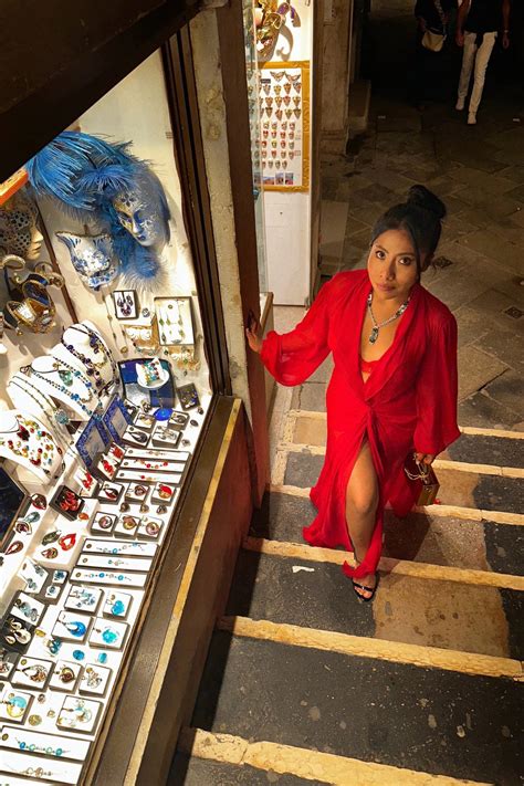 El Look Rojo De Yalitza Aparicio Que Conquist El Festival De Cine De