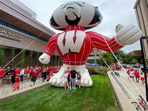 Wisconsin Badger Game: 10 Tips for Visiting With Kids (2024 ...