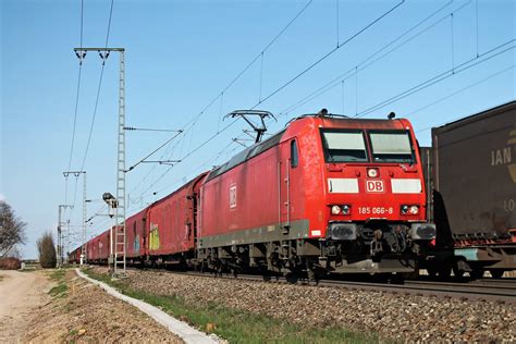 Mit einem gemischten Güterzug aus Mannheim RBf fuhr am 28 03 2017