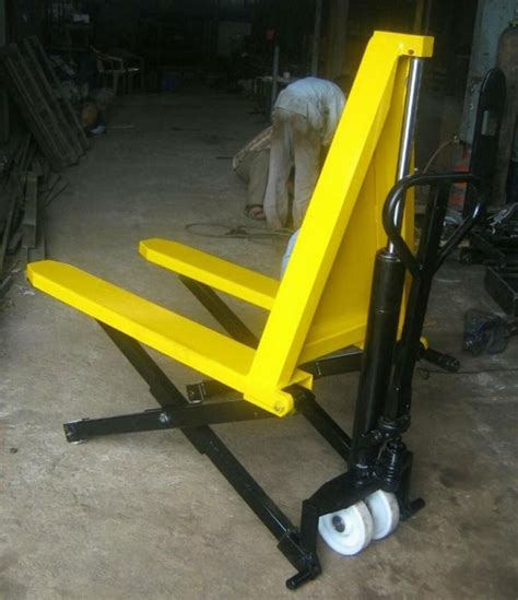 Hand Operated High Lift Scissor Pallet Truck Lifting Capacity 800 Mm