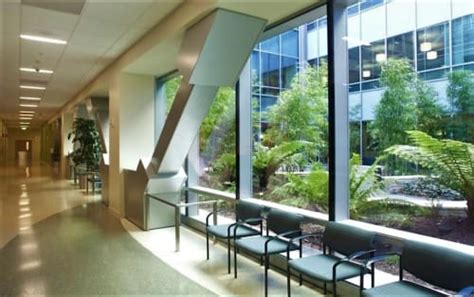 Explore Kaiser Permanente Oakland Medical Center Design and Art | Wescover