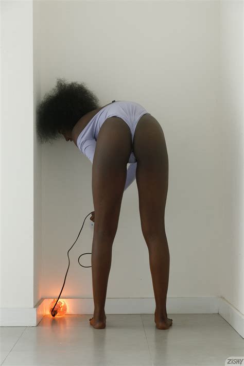 Beautiful Black Babe Kelsey Jones Shows Her Small Tits While Naked CoedCherry