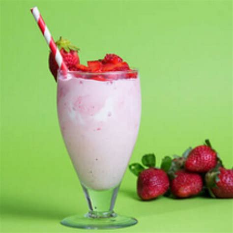 Strawberry Fruit Shake, 300 ml at Rs 130/piece in Vadodara | ID: 22957053030