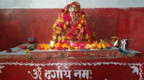 मां वन देवी मंदिर में मां दुर्गा का स्थापना दिवस पर भोग वितरण