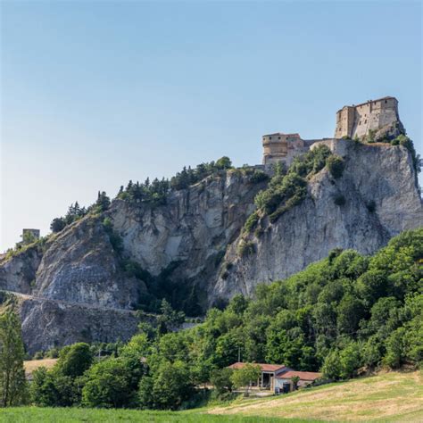 San Leo Laffascinante Borgo Ai Piedi Della Rocca Italiani It