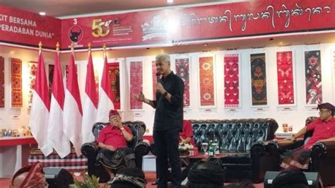 Ganjar Sebut Ada Warga Tak Mau Keluar Rumah Saat Presiden Jokowi