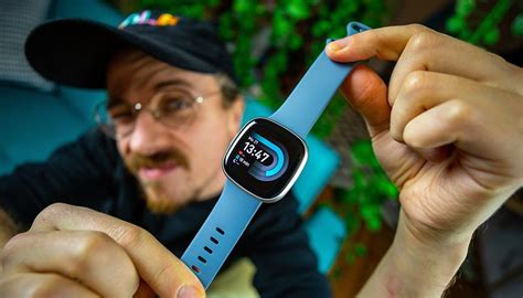 Fitbit Versa 4 Review Fitness Tracker Disguised As A Smartwatch