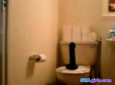 Ok Nd Kvinnor Nr Hon Rida En Stor Dildo L G Kvalitet