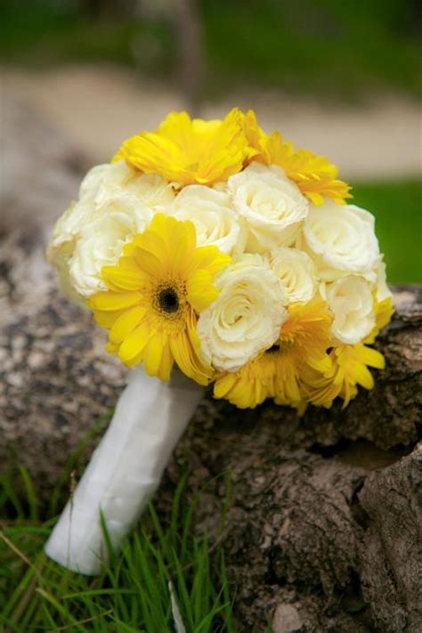 gelber Brautstrauß mit Gerbera und Rosen Heiraten mit braut de