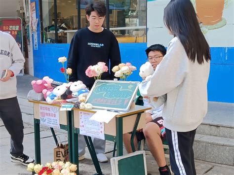 献礼校庆海外学院外国语学院举办百廿辉煌物换花香以物换花爱心助力三明市特殊教育学校学生主题活动