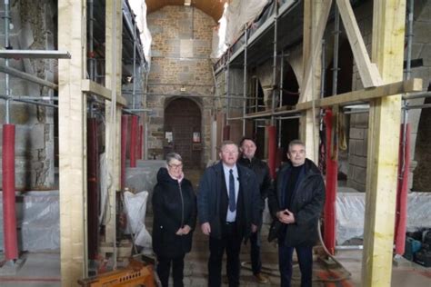 Les impressionnants travaux de l église de cette petite commune d Ille